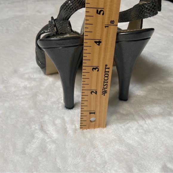 Anne Klein iFlex Silver Womens Size 6.5 Peep Toe Sandals with 4 Inch Heel - Picture 8 of 10